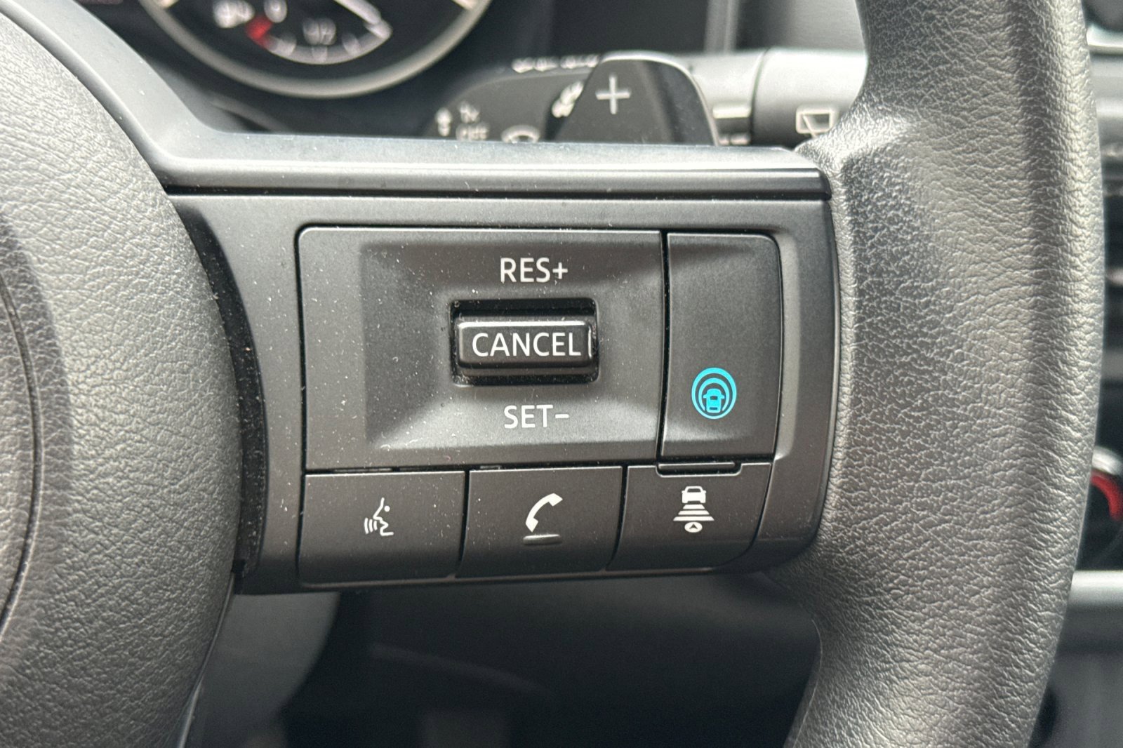 Used 2024 Nissan Rogue SV image 38