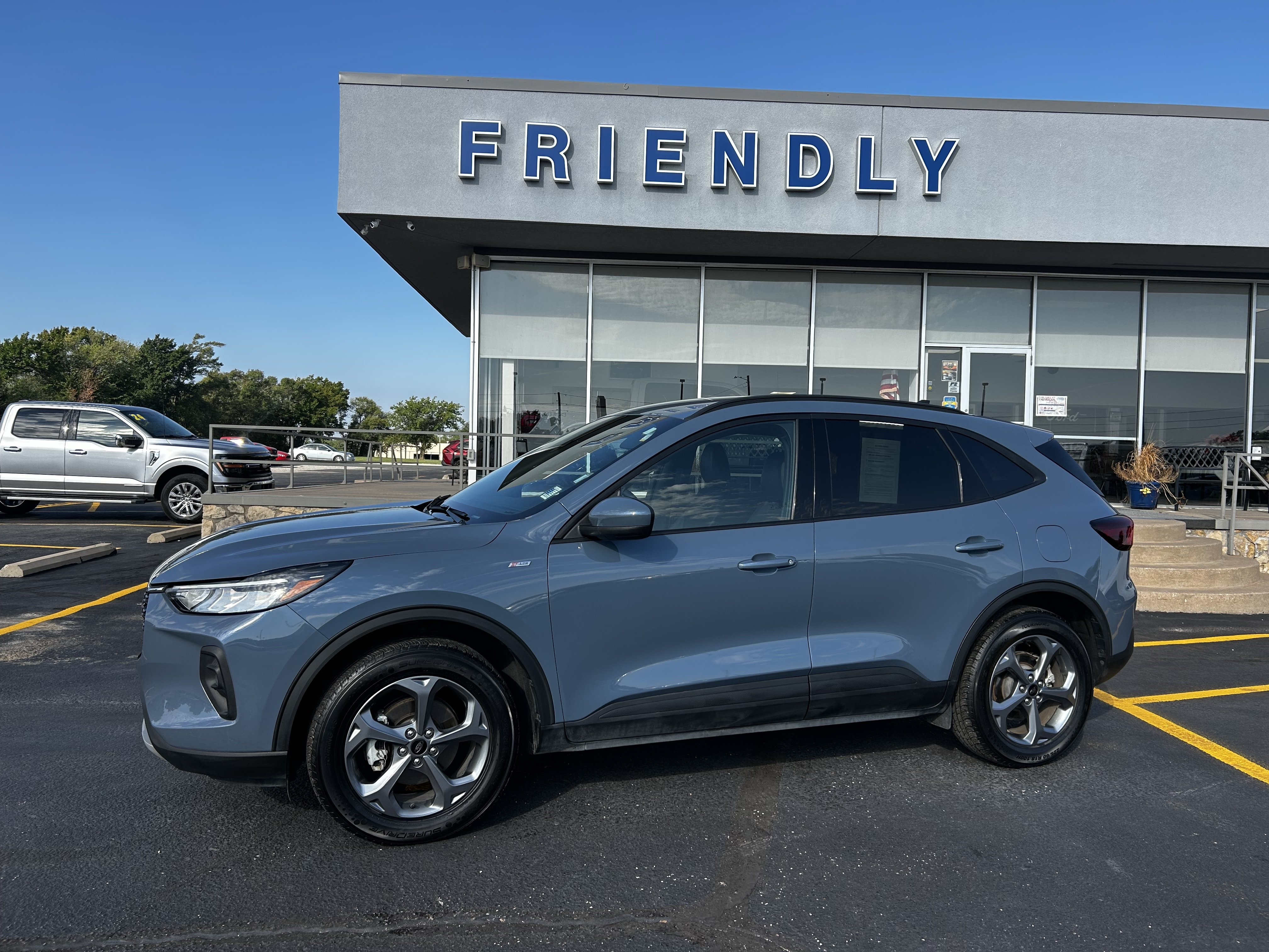 Used 2025 Ford Escape ST-Line Select AWD/4WD image 2