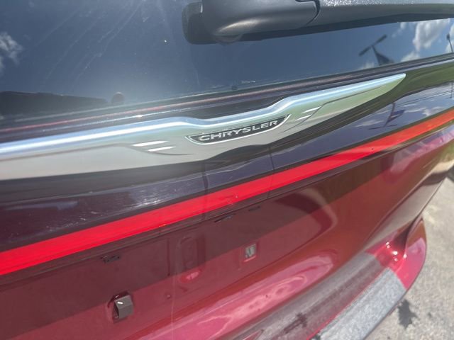 Used 2021 Chrysler Pacifica Touring-L FWD image 44