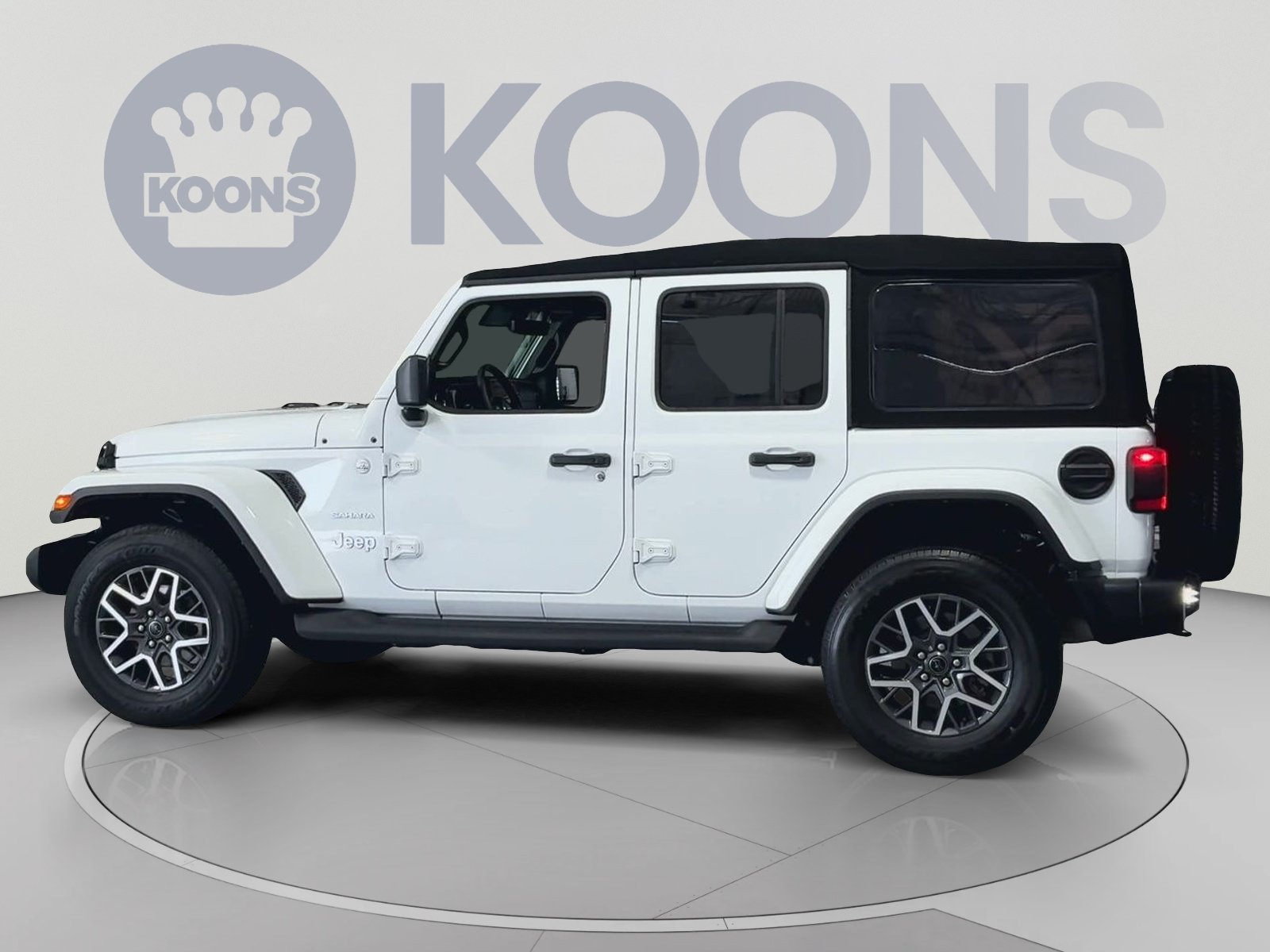 Used 2024 Jeep Wrangler Unlimited Sahara w/ Technology Group AWD/4WD image 7