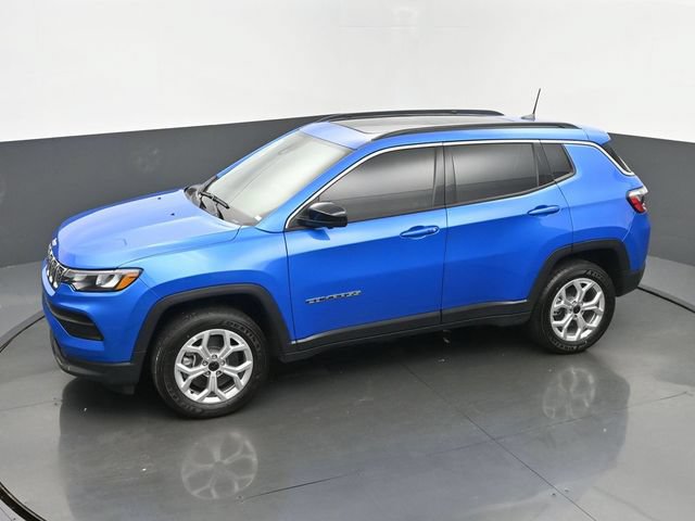 New 2025 Jeep Compass Latitude w/ Sun & Sound Group AWD/4WD image 39