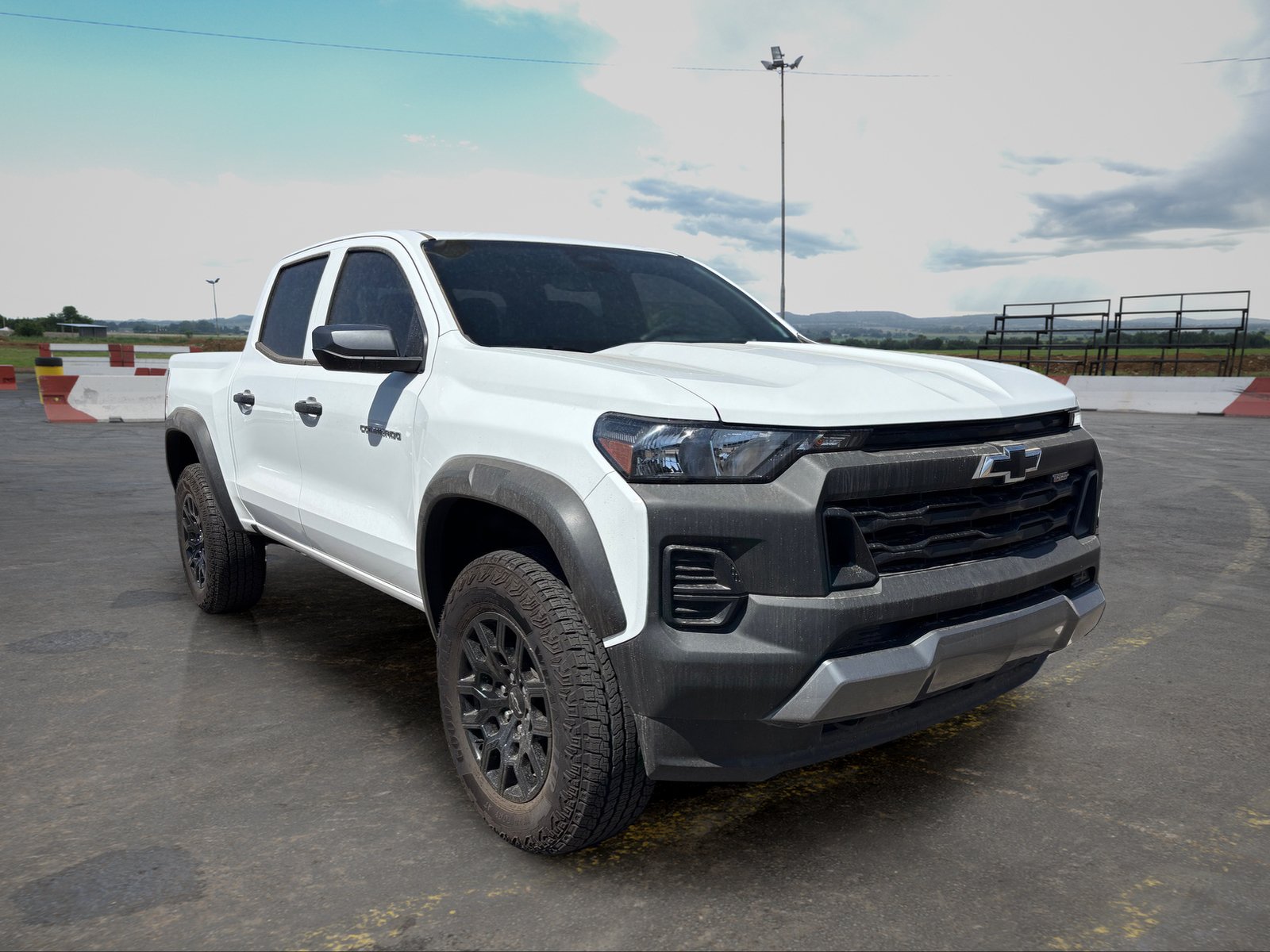 Used 2025 Chevrolet Colorado Trail Boss AWD/4WD image 2
