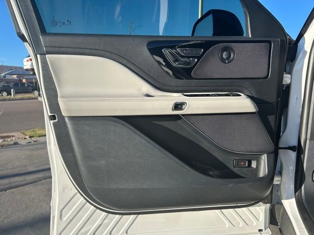 Used 2025 Lincoln Aviator AWD w/ Jet Appearance Package image 21