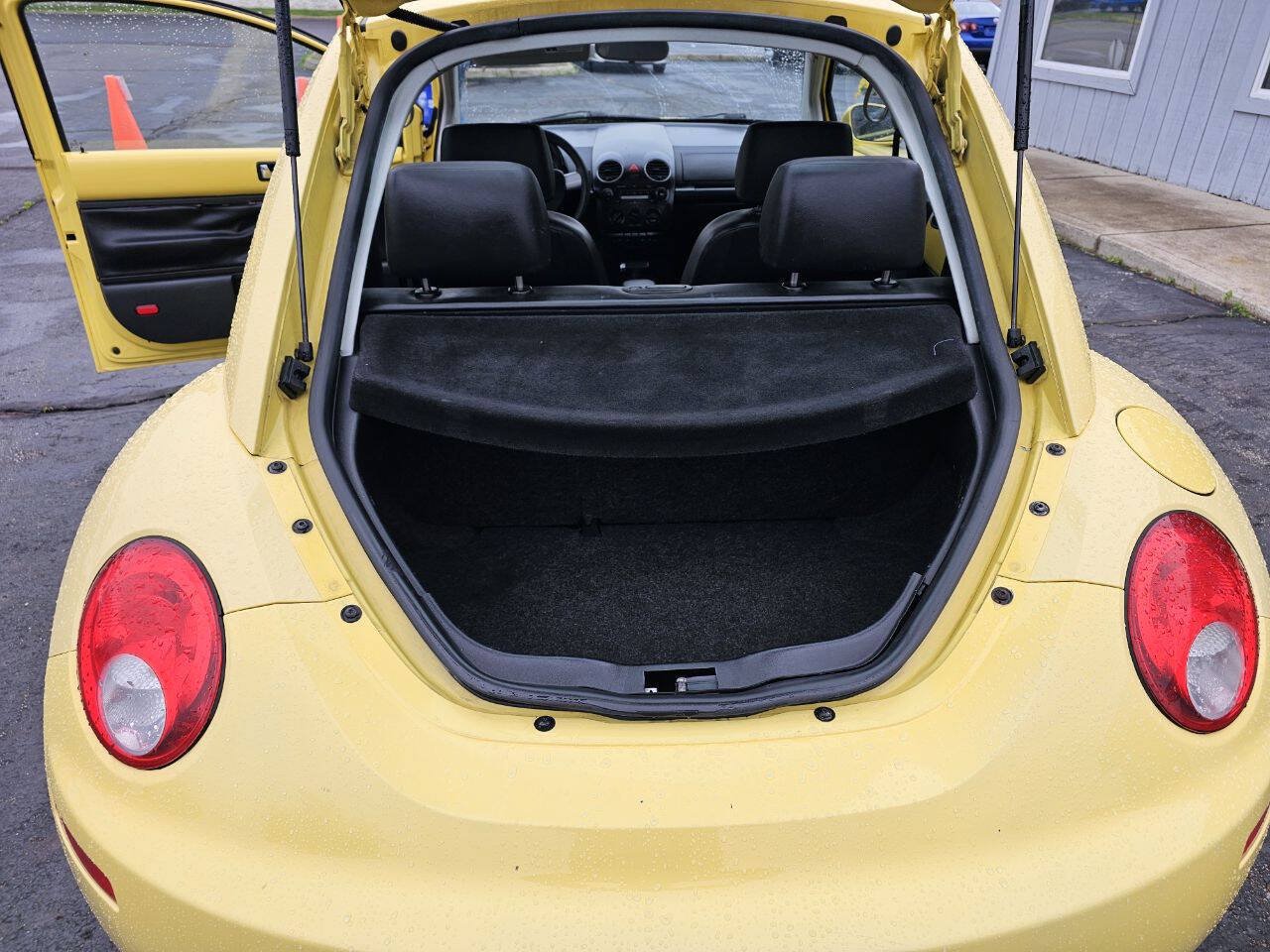 Used 2007 Volkswagen Beetle Coupe w/ Package 1 FWD image 16