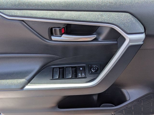 Used 2025 Toyota RAV4 XLE FWD image 18