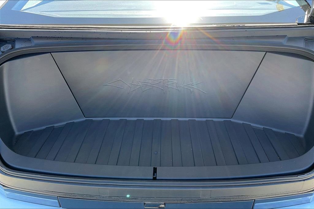 Used 2025 Tesla Cybertruck AWD Crew Cab image 9