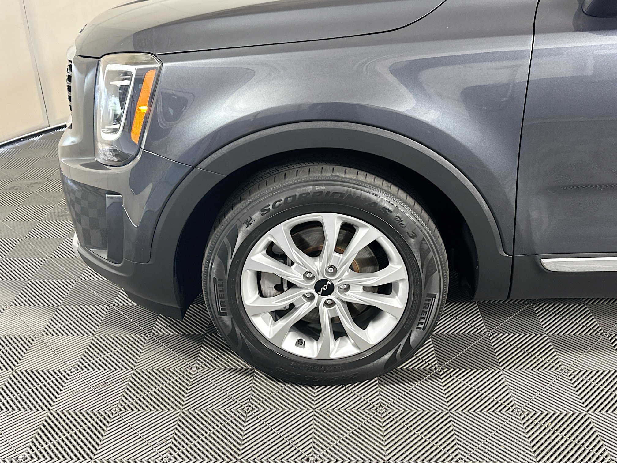 Used 2022 Kia Telluride LX FWD image 11
