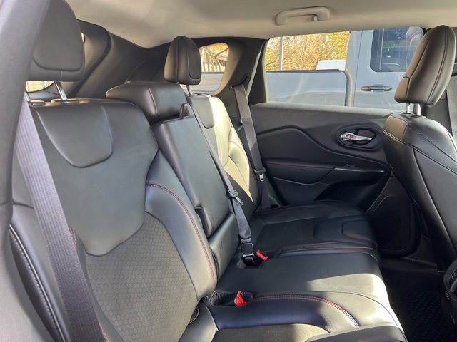 Used 2022 Jeep Cherokee Trailhawk image 15