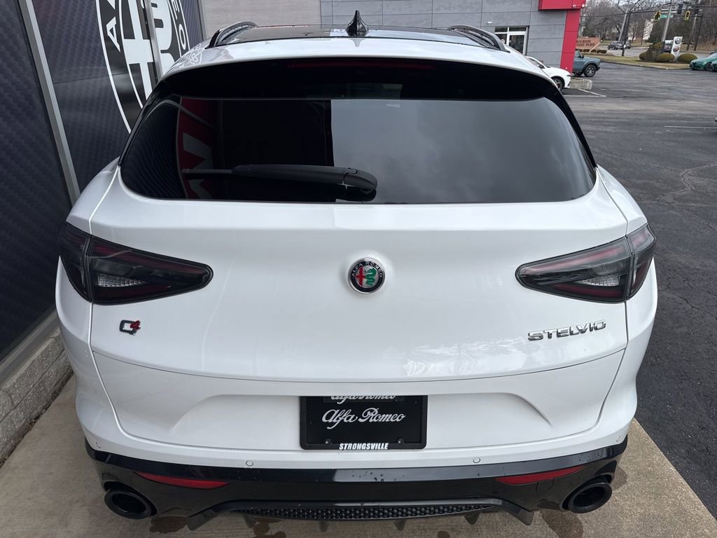 Used 2024 Alfa Romeo Stelvio Veloce image 10