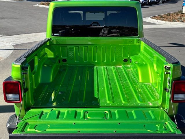 Used 2025 Jeep Gladiator Sport image 23