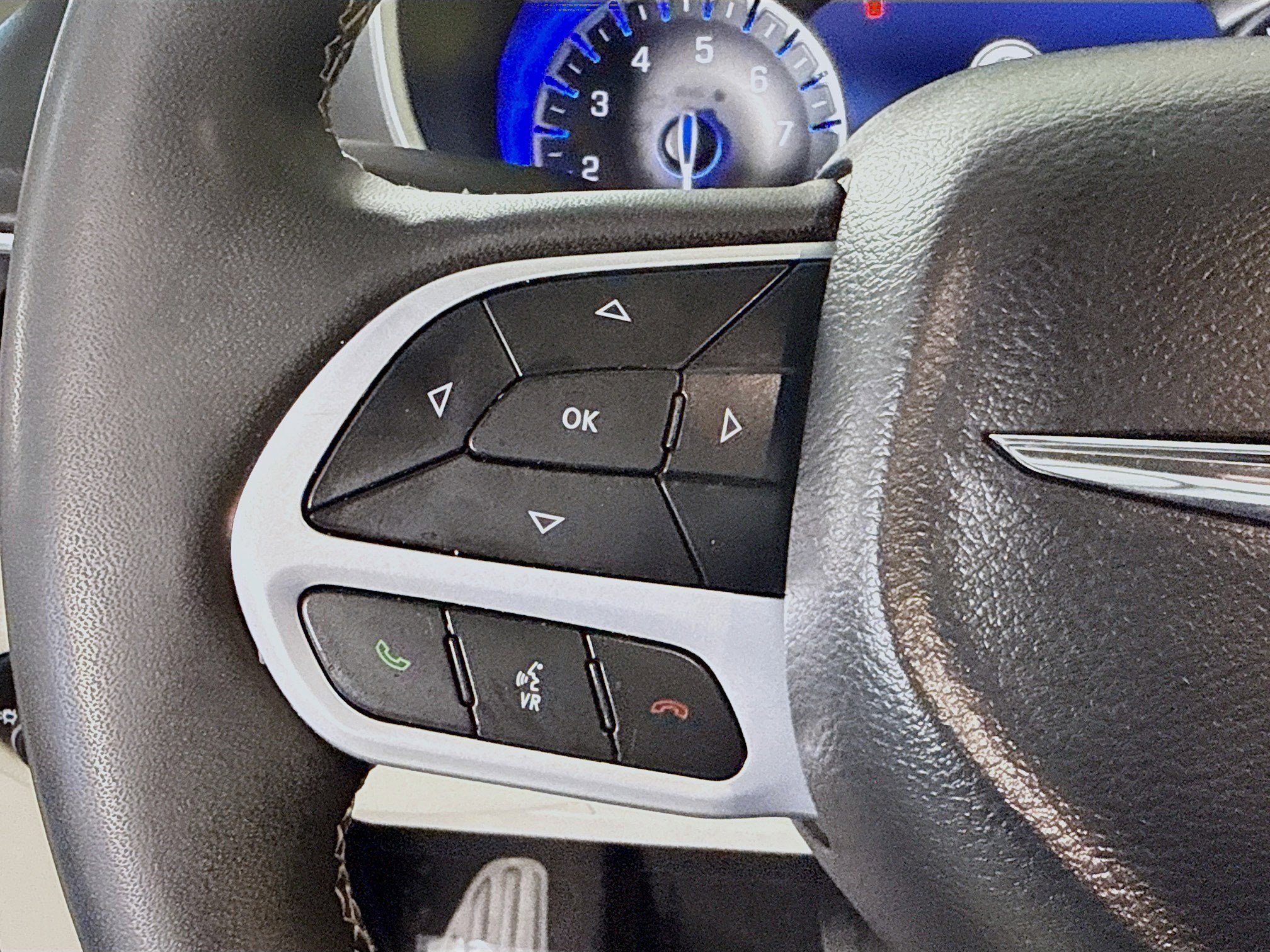 Used 2023 Chrysler Pacifica Touring-L image 14