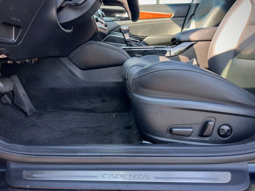 Used 2017 Kia Cadenza Premium w/ Luxury Package image 36