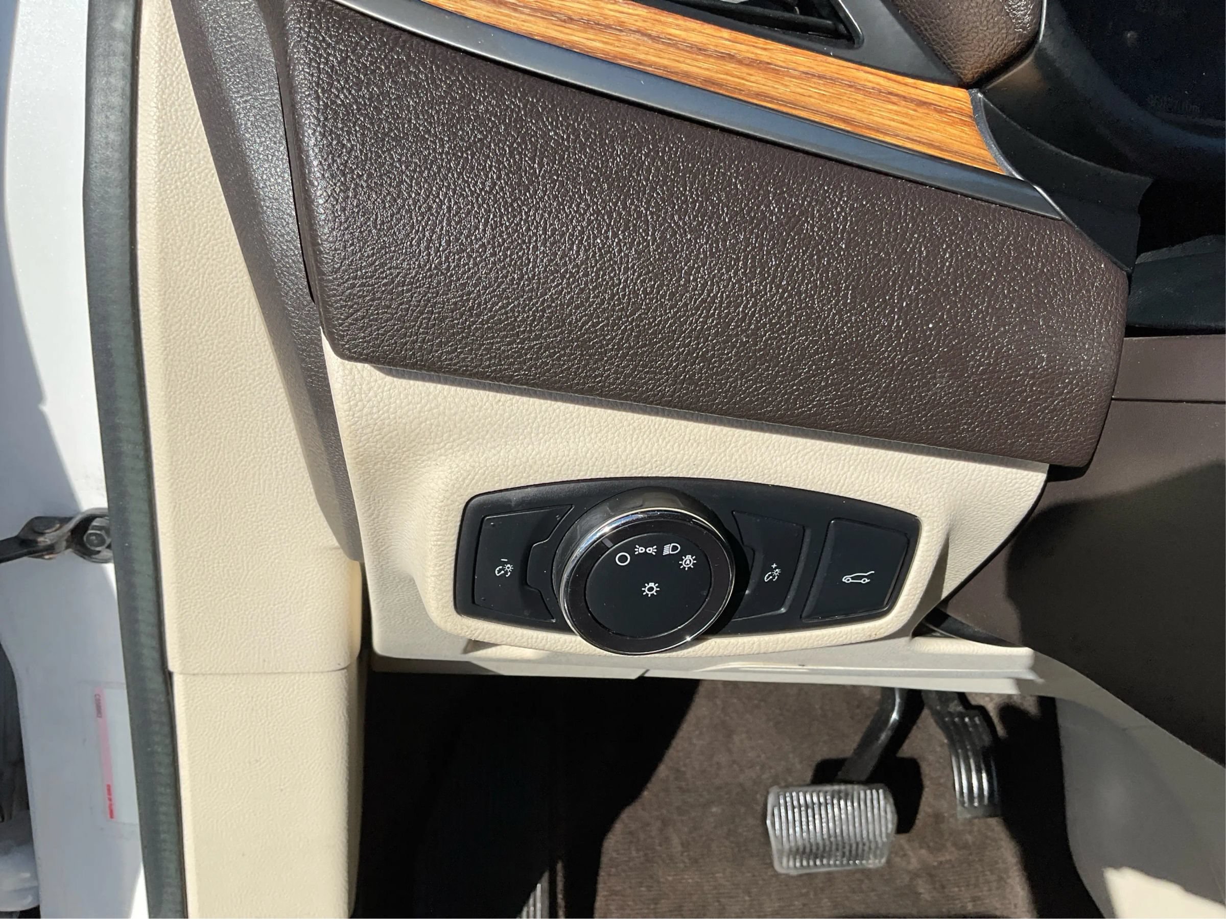Used 2015 Lincoln MKC FWD w/ Equipment Group 101A Select image 17