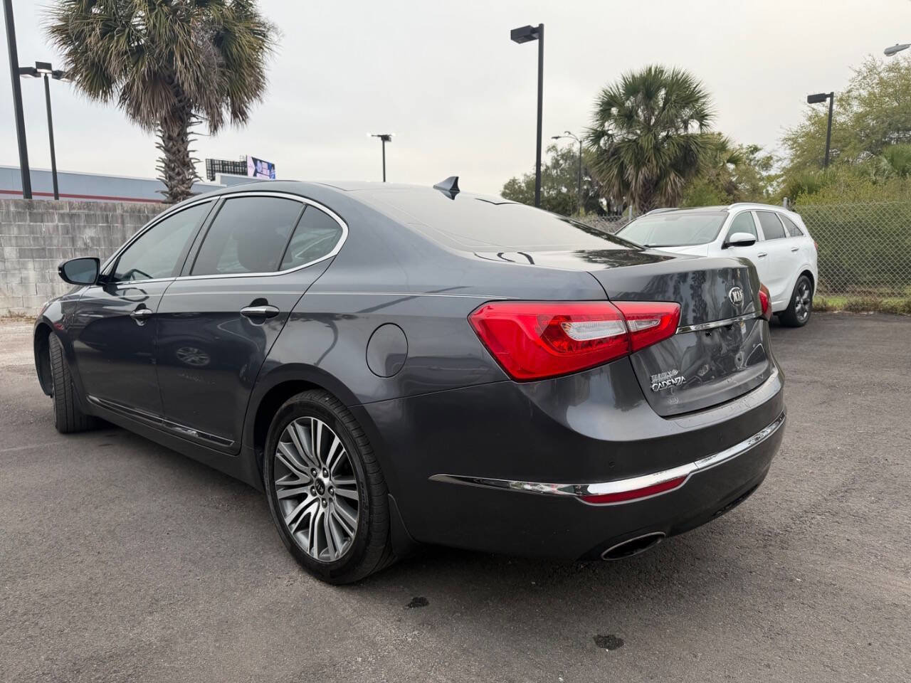 Used 2015 Kia Cadenza Premium FWD image 6
