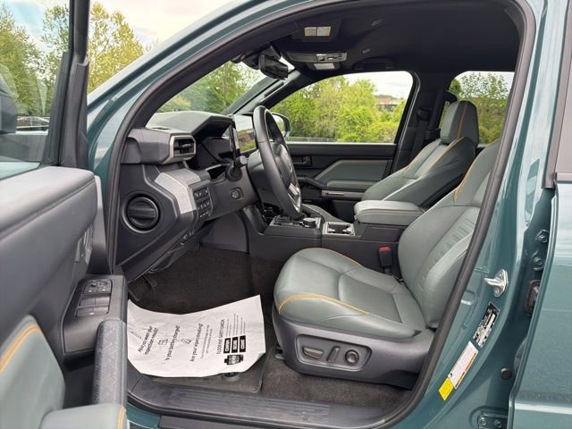 Used 2025 Toyota 4Runner Trailhunter AWD/4WD image 12