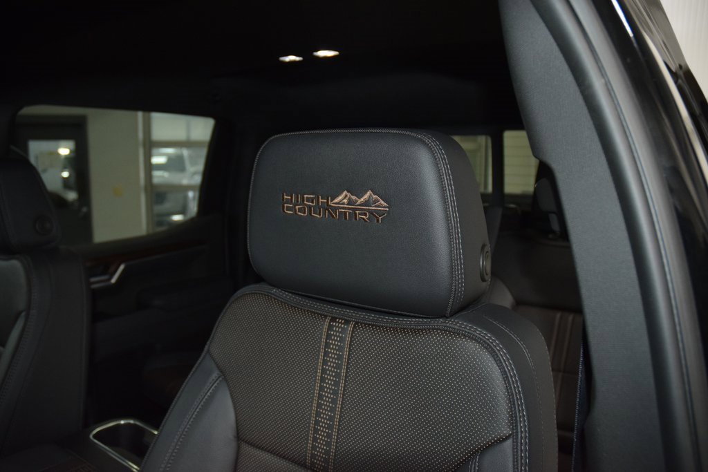 Used 2025 Chevrolet Silverado 1500 High Country w/ Midnight Edition image 40