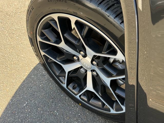 Used 2024 Jeep Grand Cherokee Summit image 10