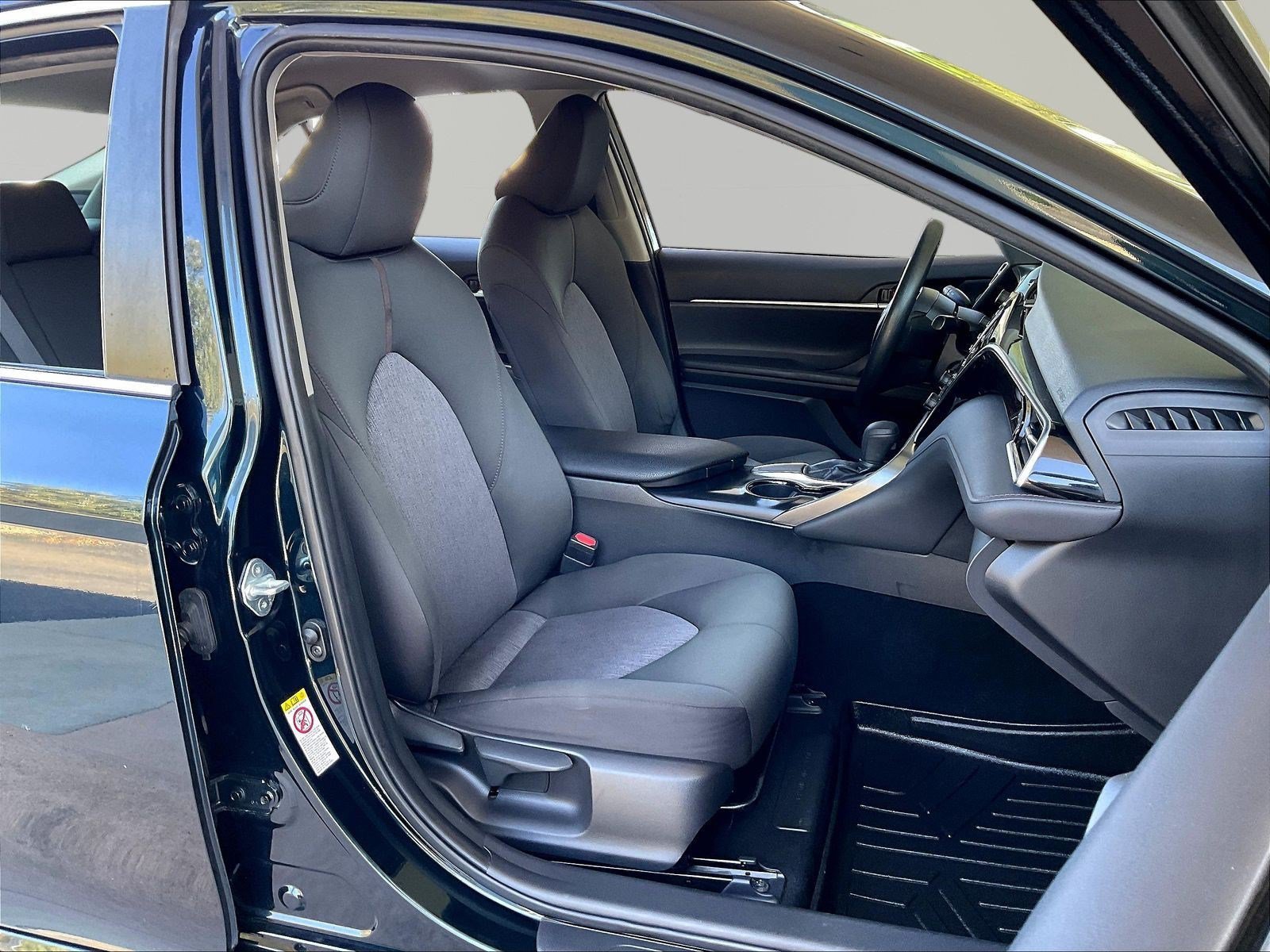 Used 2018 Toyota Camry LE FWD image 27