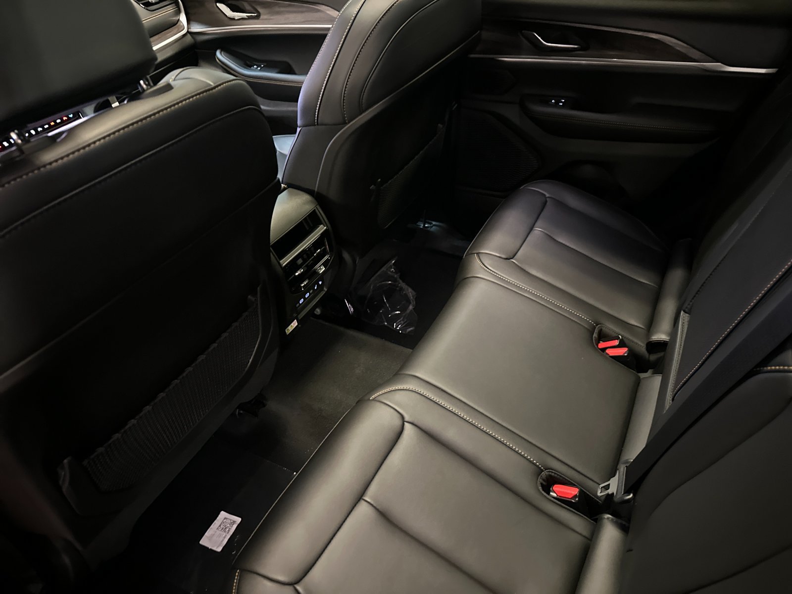 New 2026 Jeep Grand Cherokee Limited AWD/4WD image 11