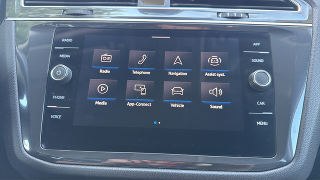 Used 2024 Volkswagen Tiguan SE AWD/4WD image 23