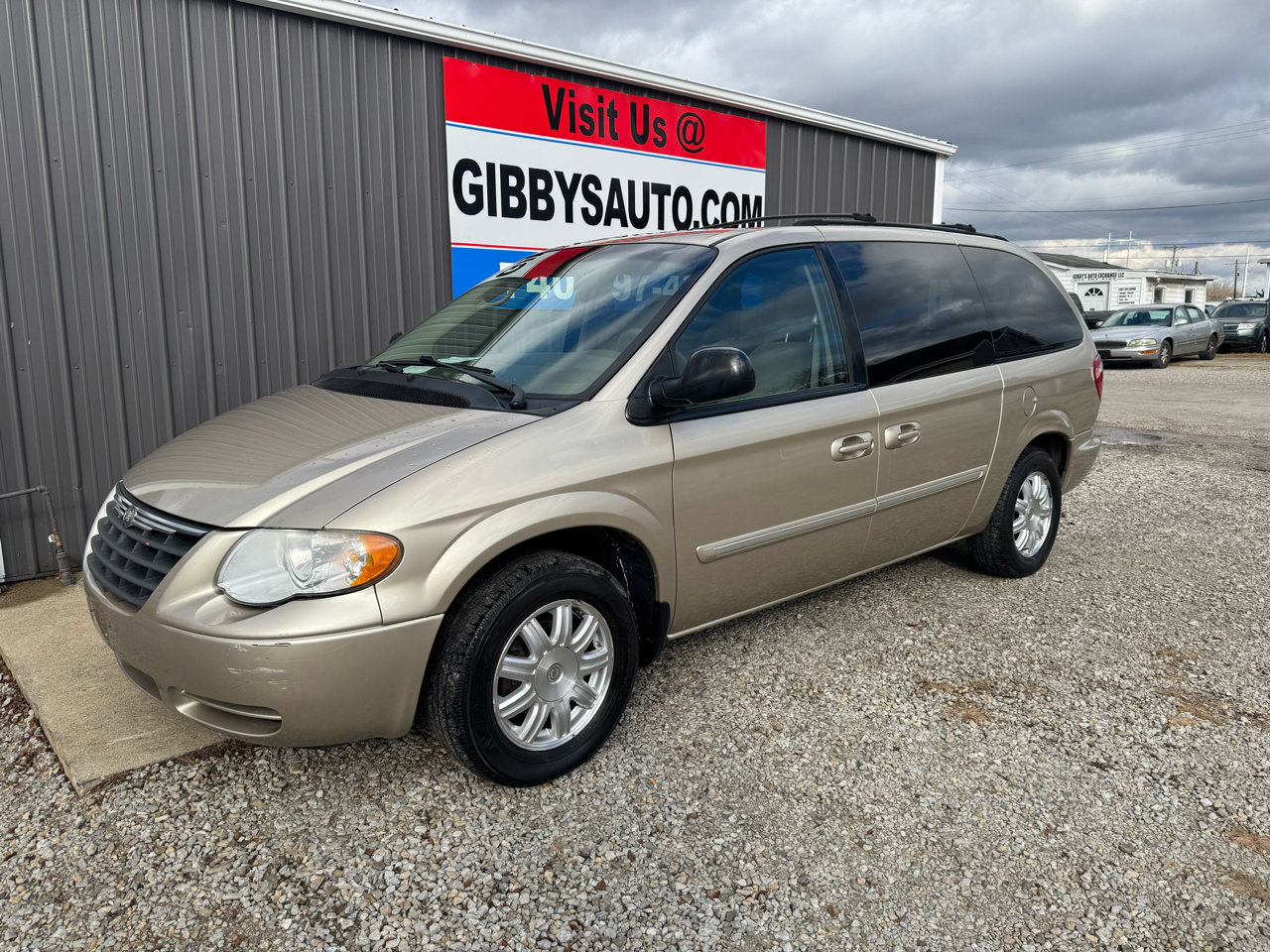 Used 2006 Chrysler Town & Country Touring image 1