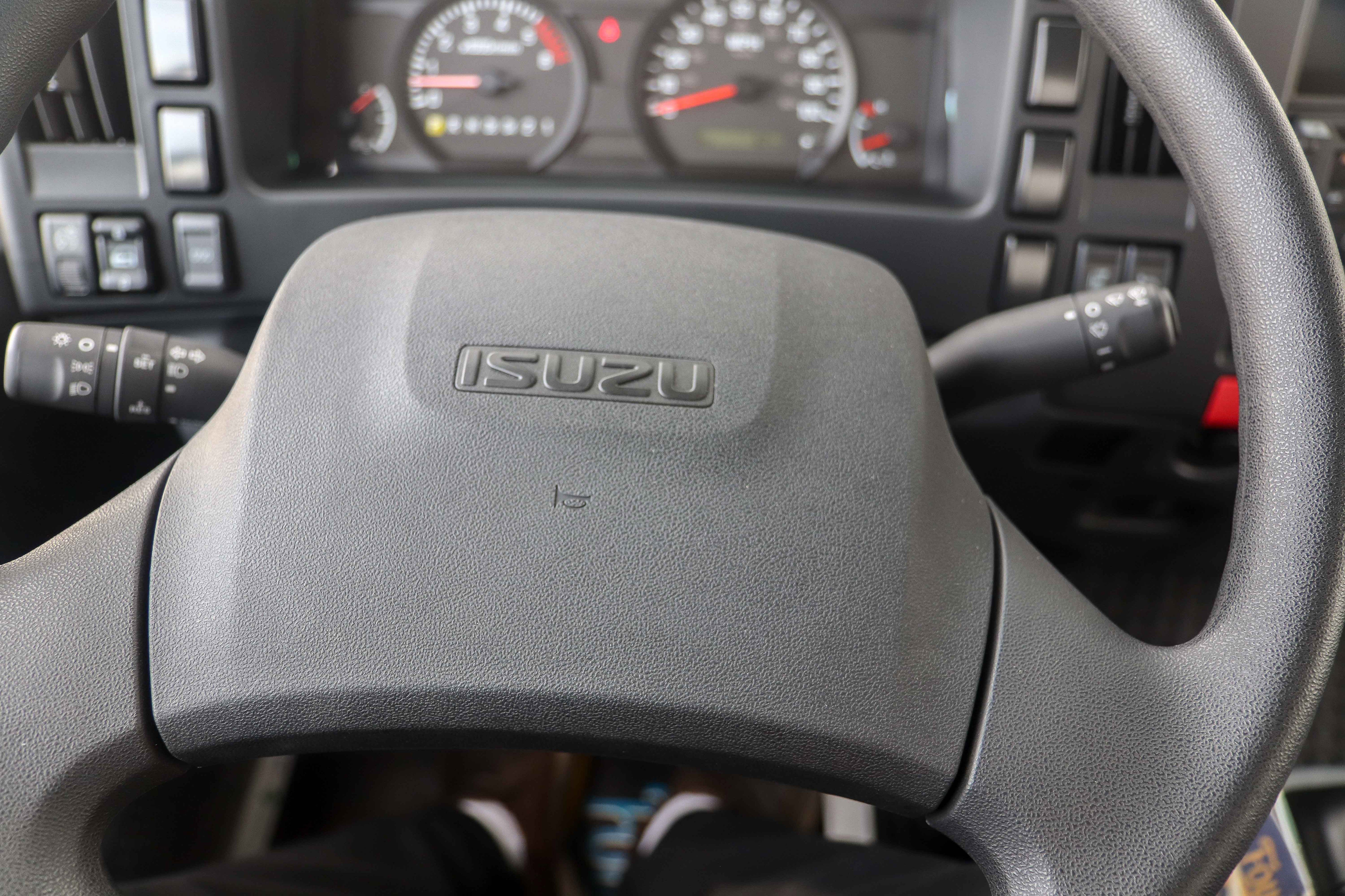 Used 2024 Isuzu NPR image 21