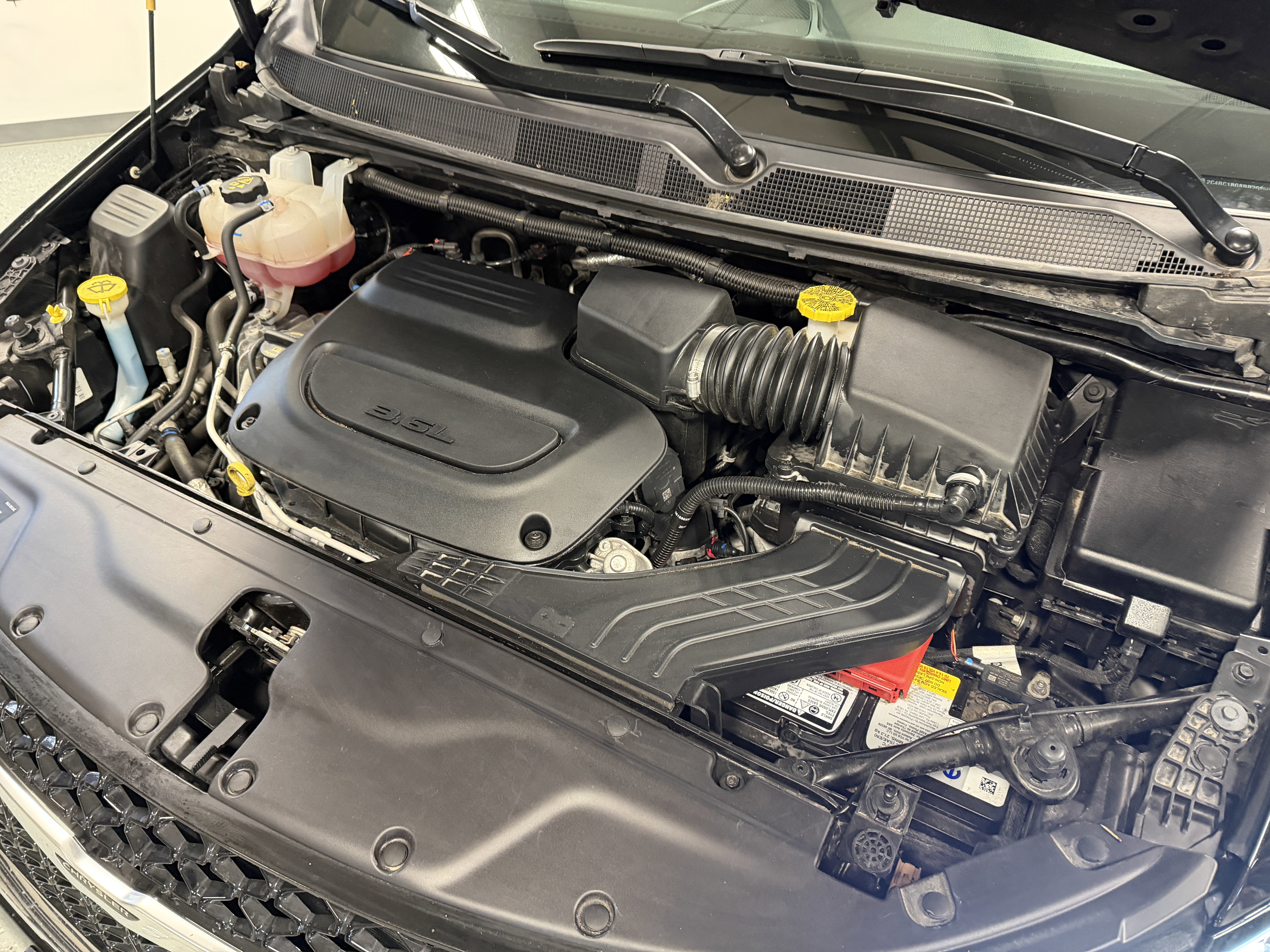 Used 2024 Chrysler Pacifica Touring-L image 32