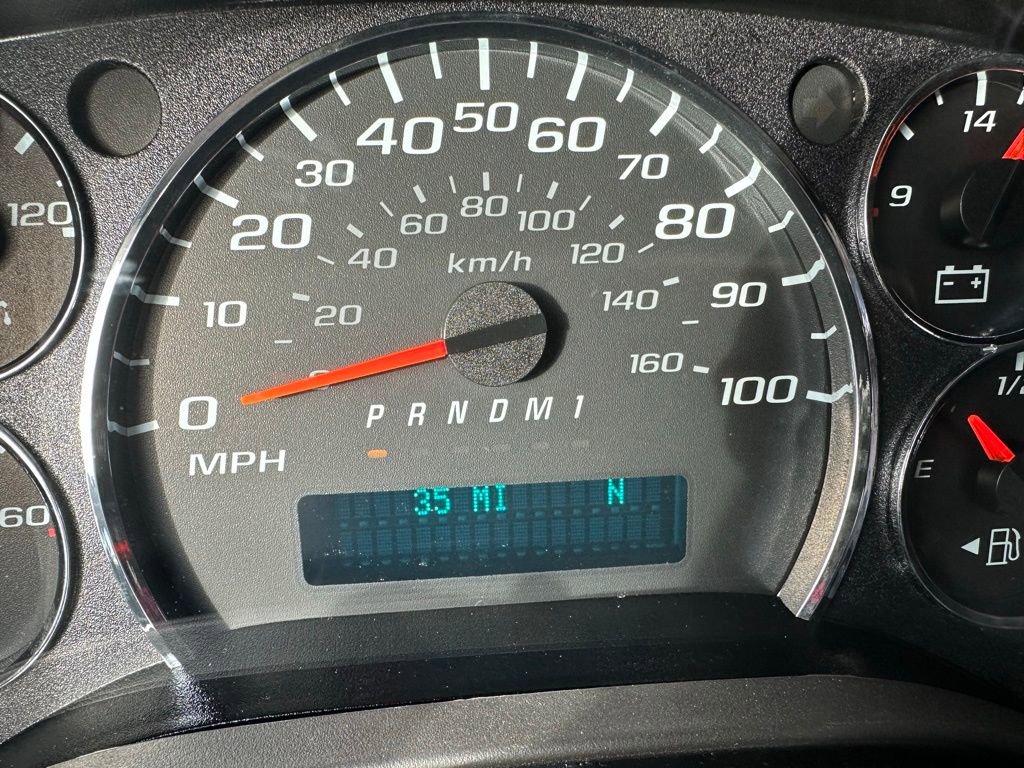 Used 2025 Chevrolet Express 2500 Extended w/ Communications Package image 5