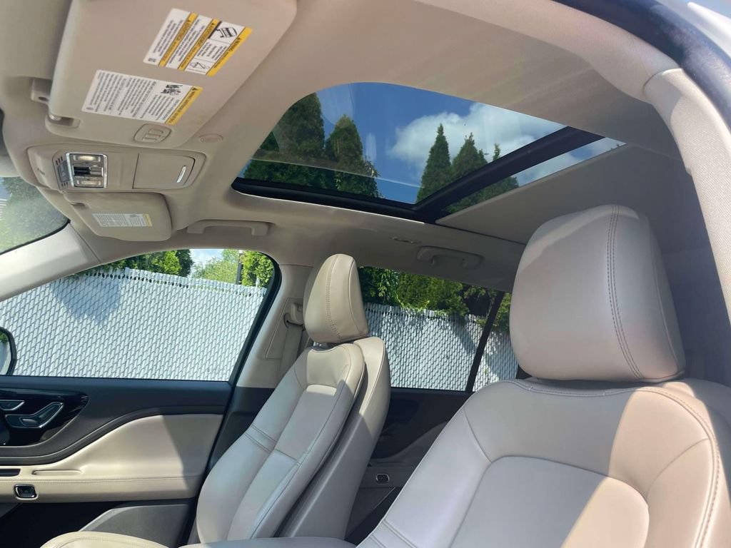 Used 2022 Lincoln Aviator AWD w/ Premium Package image 19