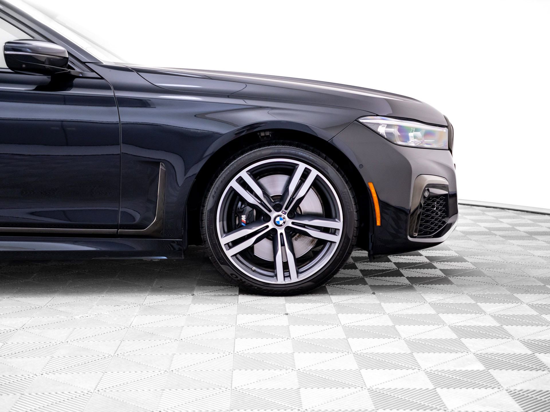 Used 2022 BMW M760i xDrive image 40