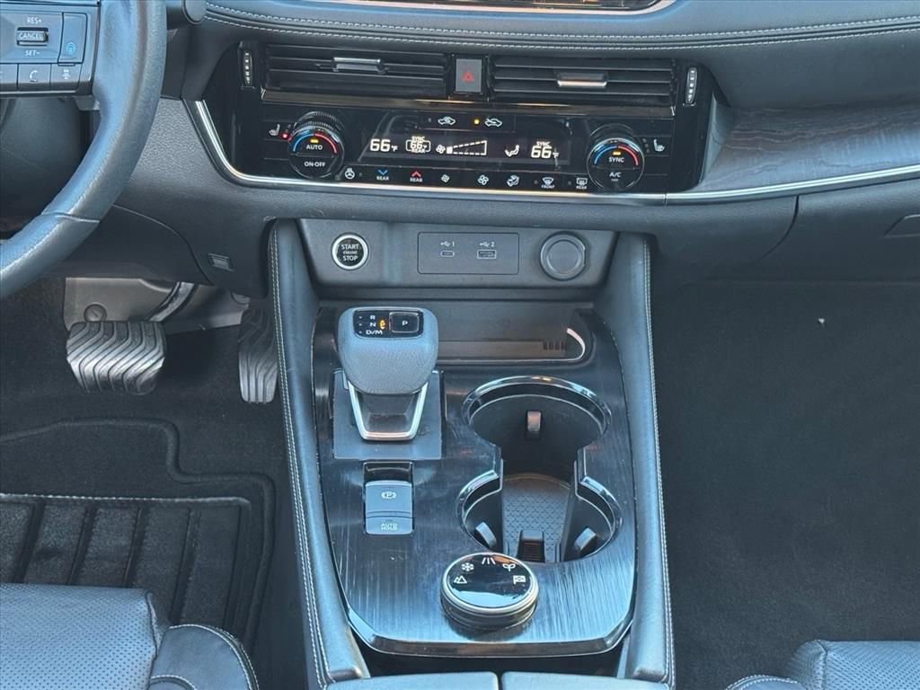 Used 2021 Nissan Rogue Platinum image 14