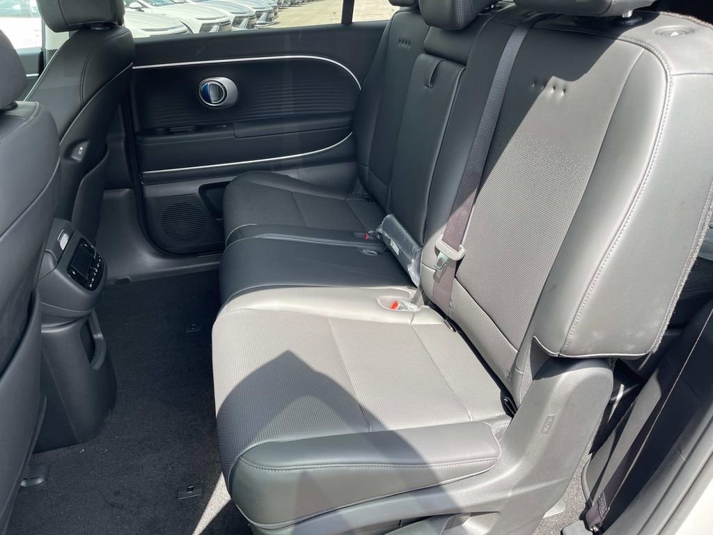 New 2026 Hyundai Ioniq 9 SEL image 18
