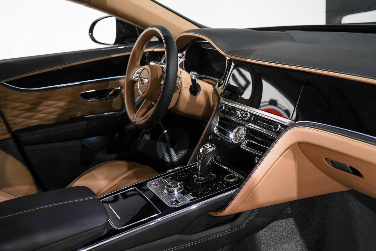 Used 2022 Bentley Flying Spur V8 image 13