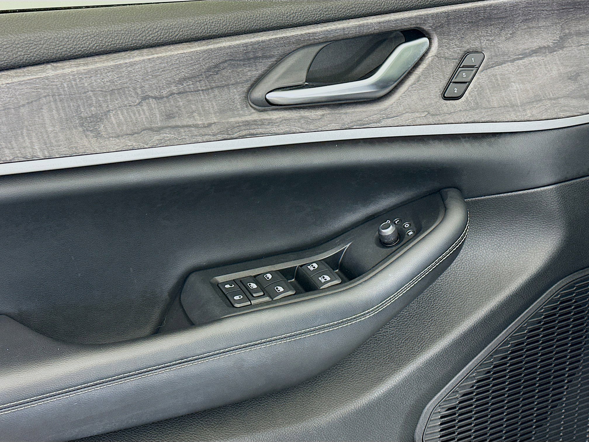 Used 2023 Jeep Grand Cherokee L Limited w/ Trailer Tow Group (B) image 15