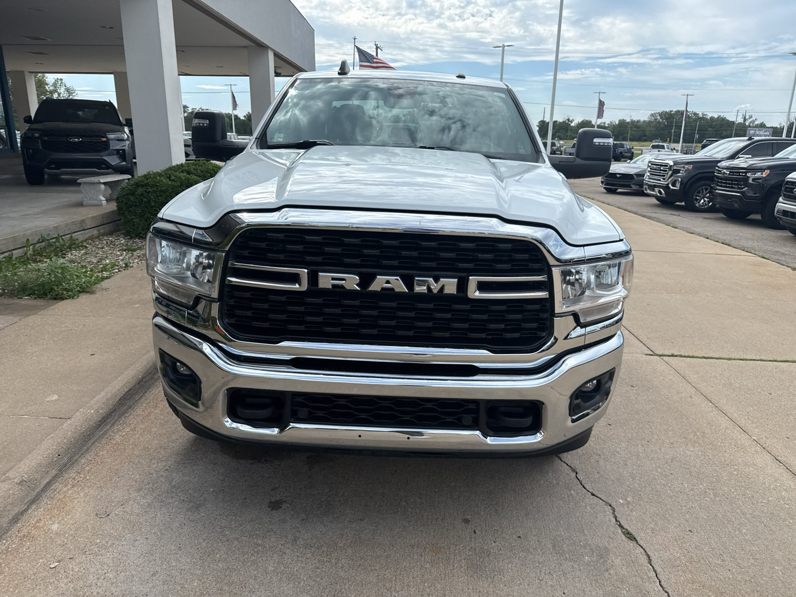 Used 2024 RAM 2500 Big Horn w/ Off Road Package AWD/4WD image 2
