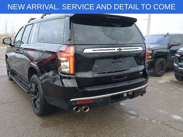 Used 2023 Chevrolet Suburban High Country image 3