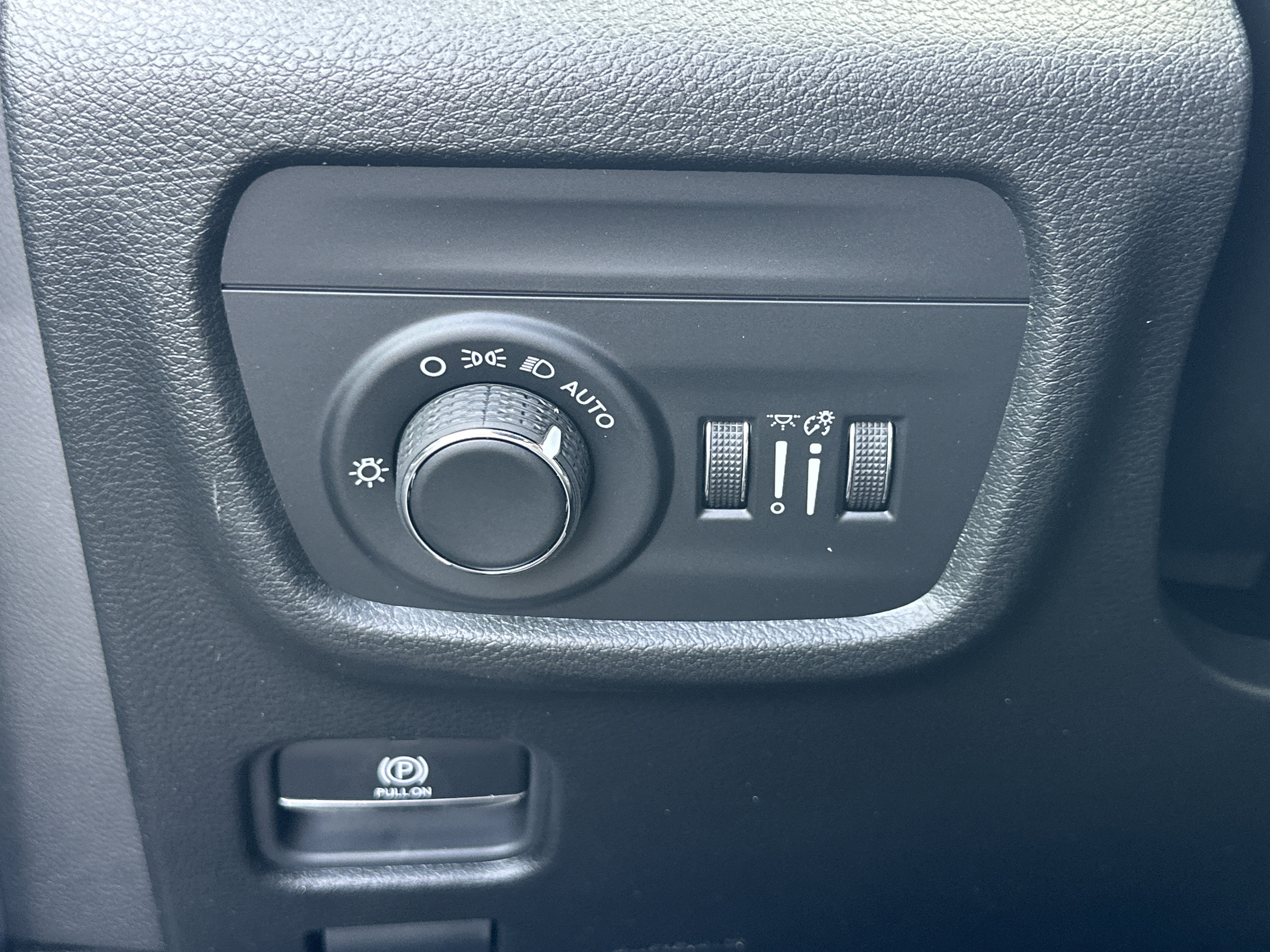 New 2026 Jeep Grand Cherokee Laredo AWD/4WD image 11