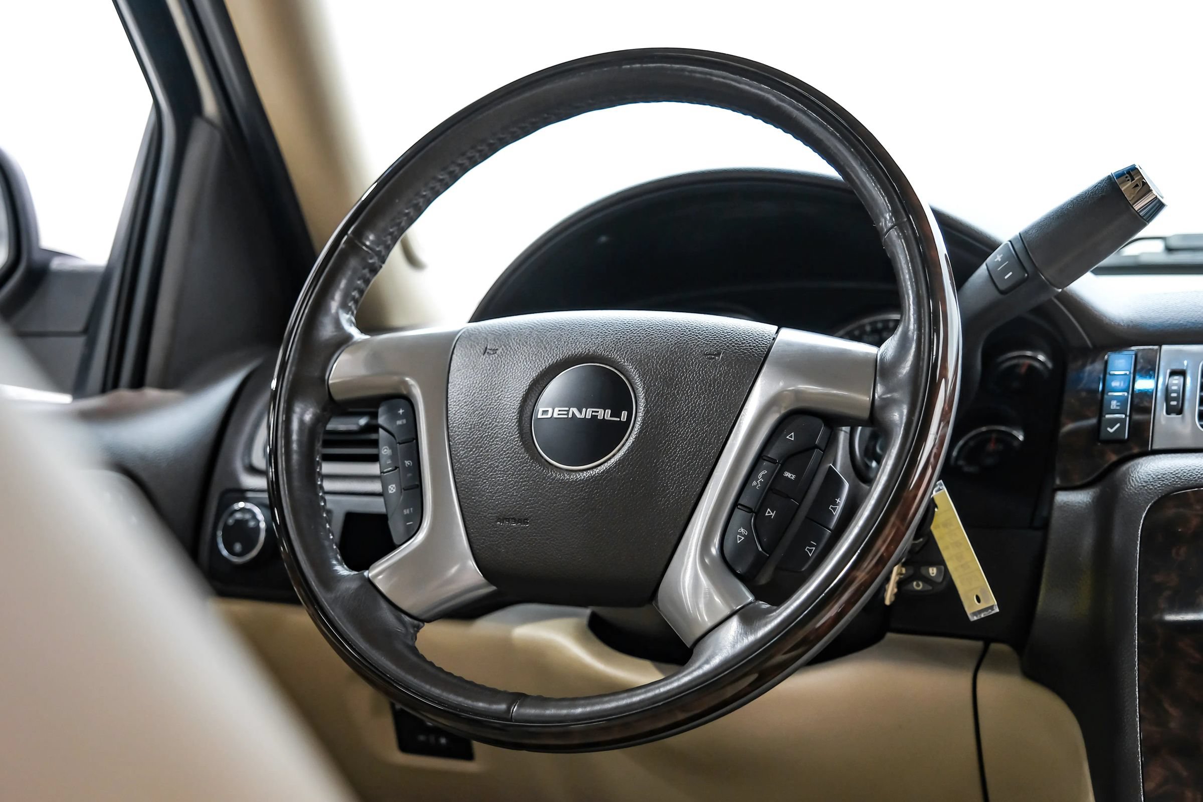 Used 2014 GMC Yukon Denali RWD image 20