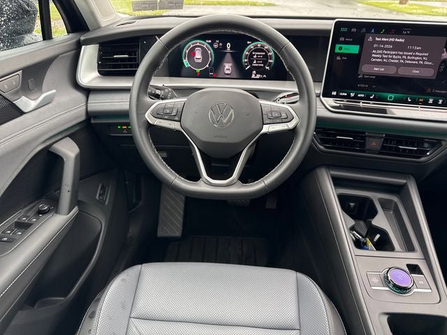 Used 2025 Volkswagen Tiguan SE AWD/4WD image 19