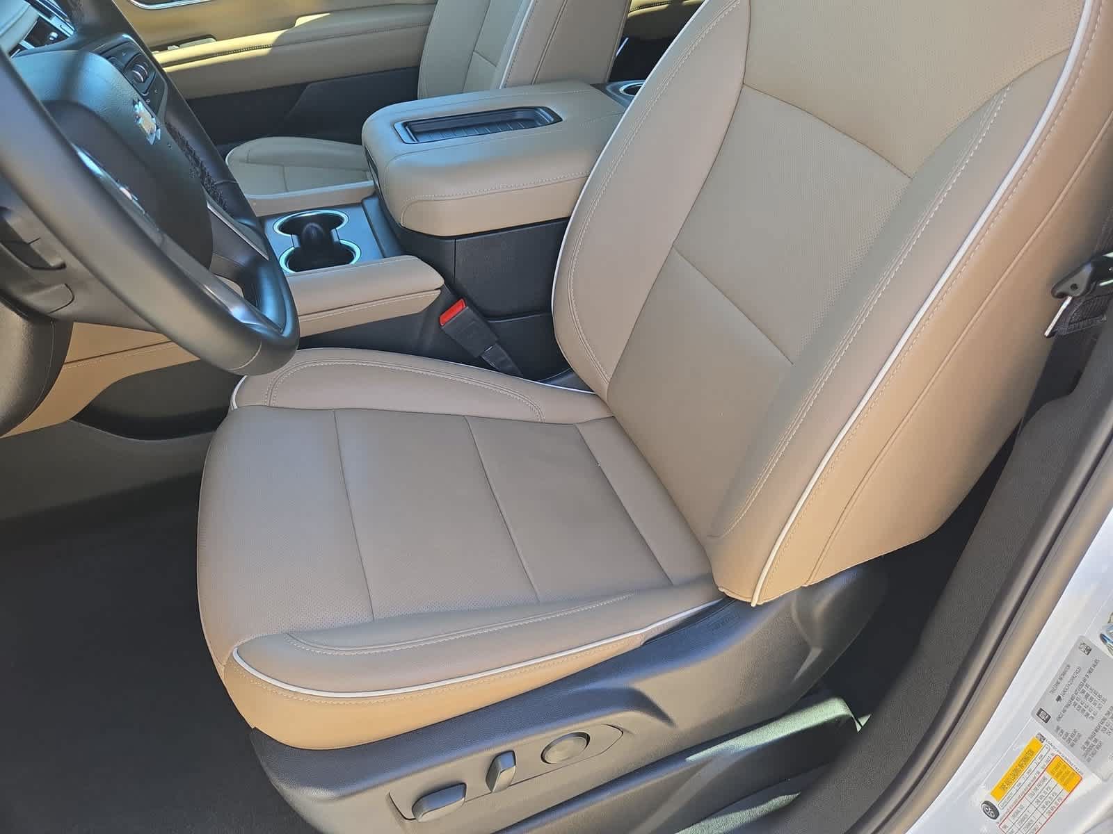 Used 2024 Chevrolet Suburban Premier RWD image 8