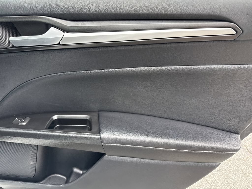 Used 2019 Ford Fusion Energi Titanium FWD image 16