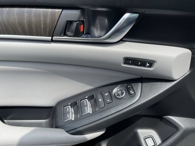 Used 2018 Honda Accord Touring image 12