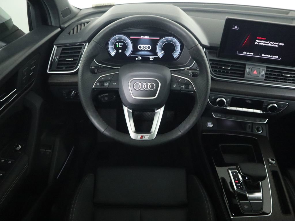 Used 2025 Audi Q5 e Premium Plus w/ Premium Plus Package image 11