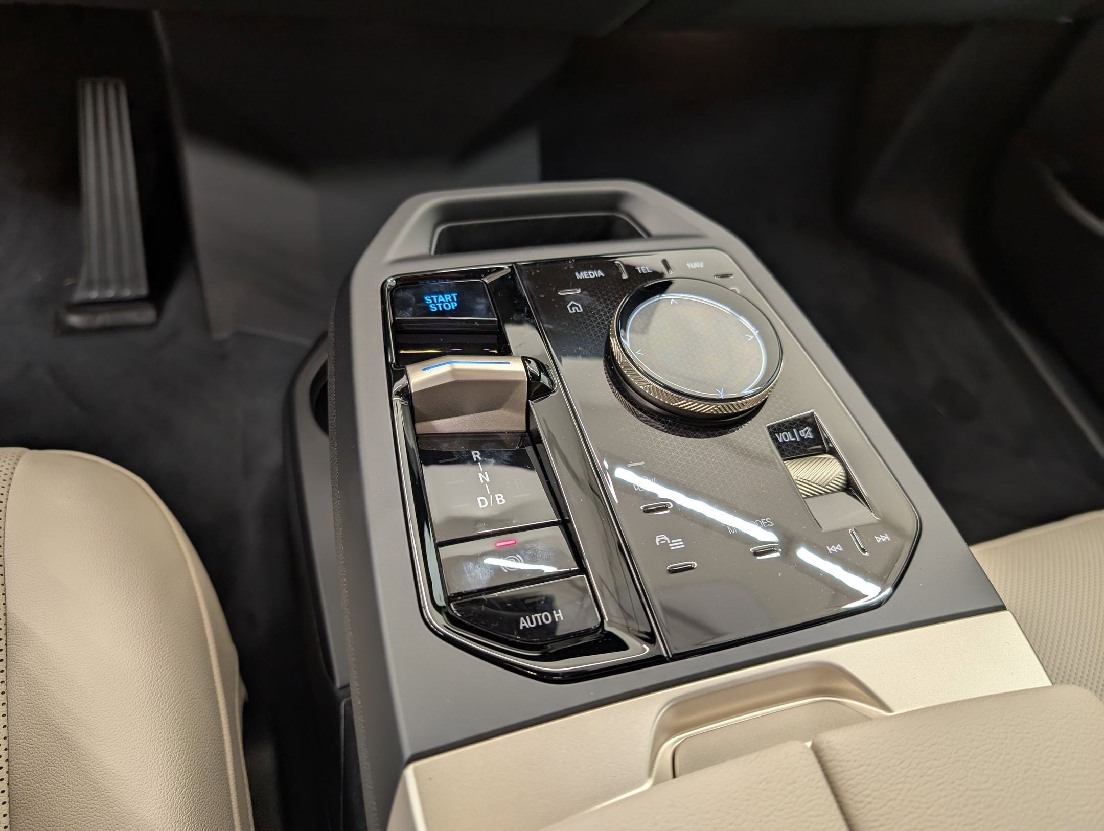 New 2026 BMW iX xDrive60 image 20