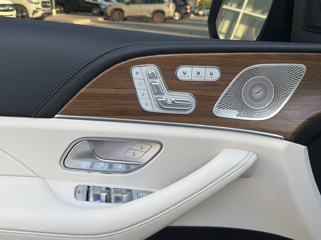 Used 2025 Mercedes-Benz GLS 580 4MATIC image 24