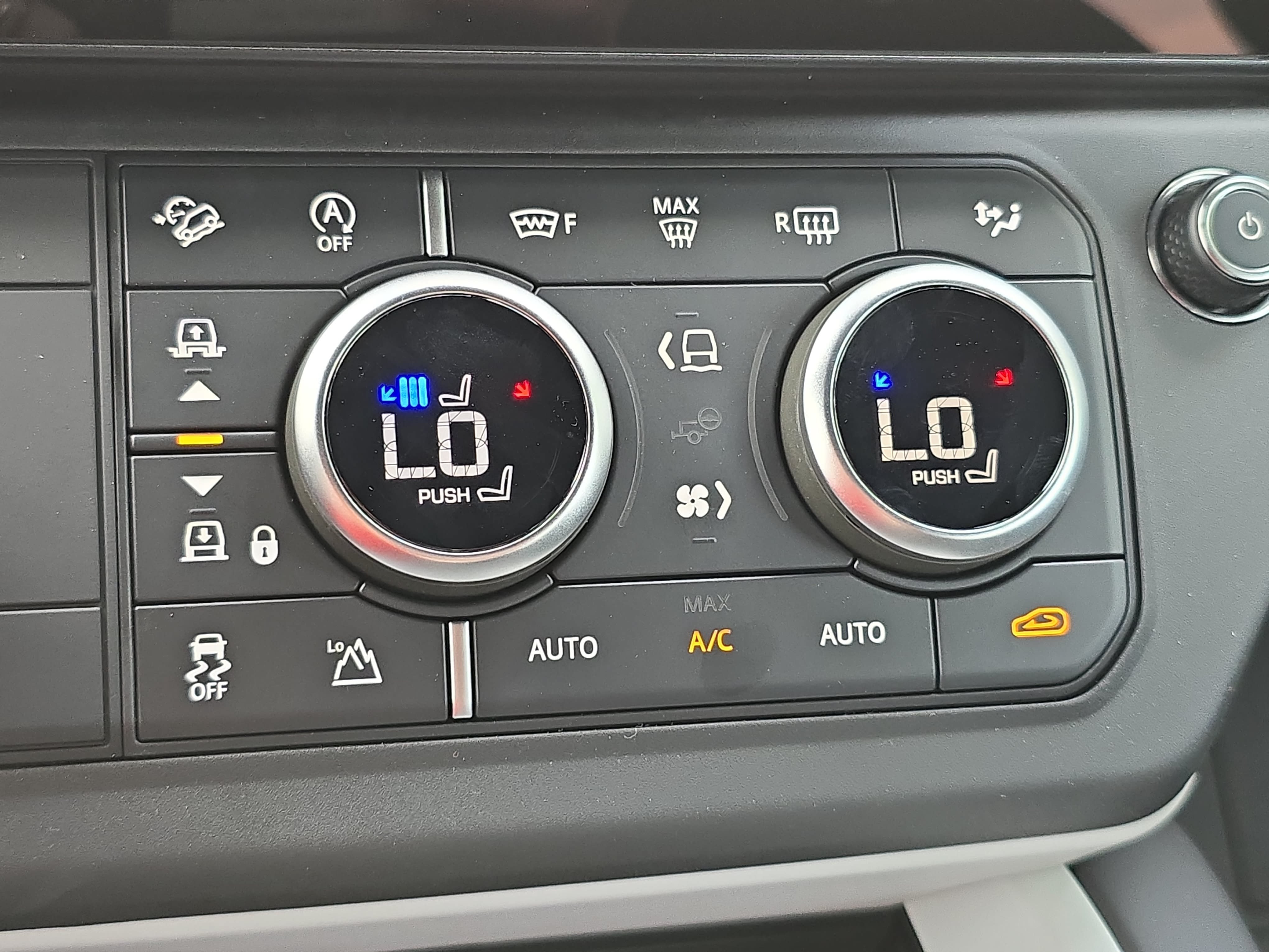 New 2026 Land Rover Defender 110 X-Dynamic SE AWD/4WD image 23