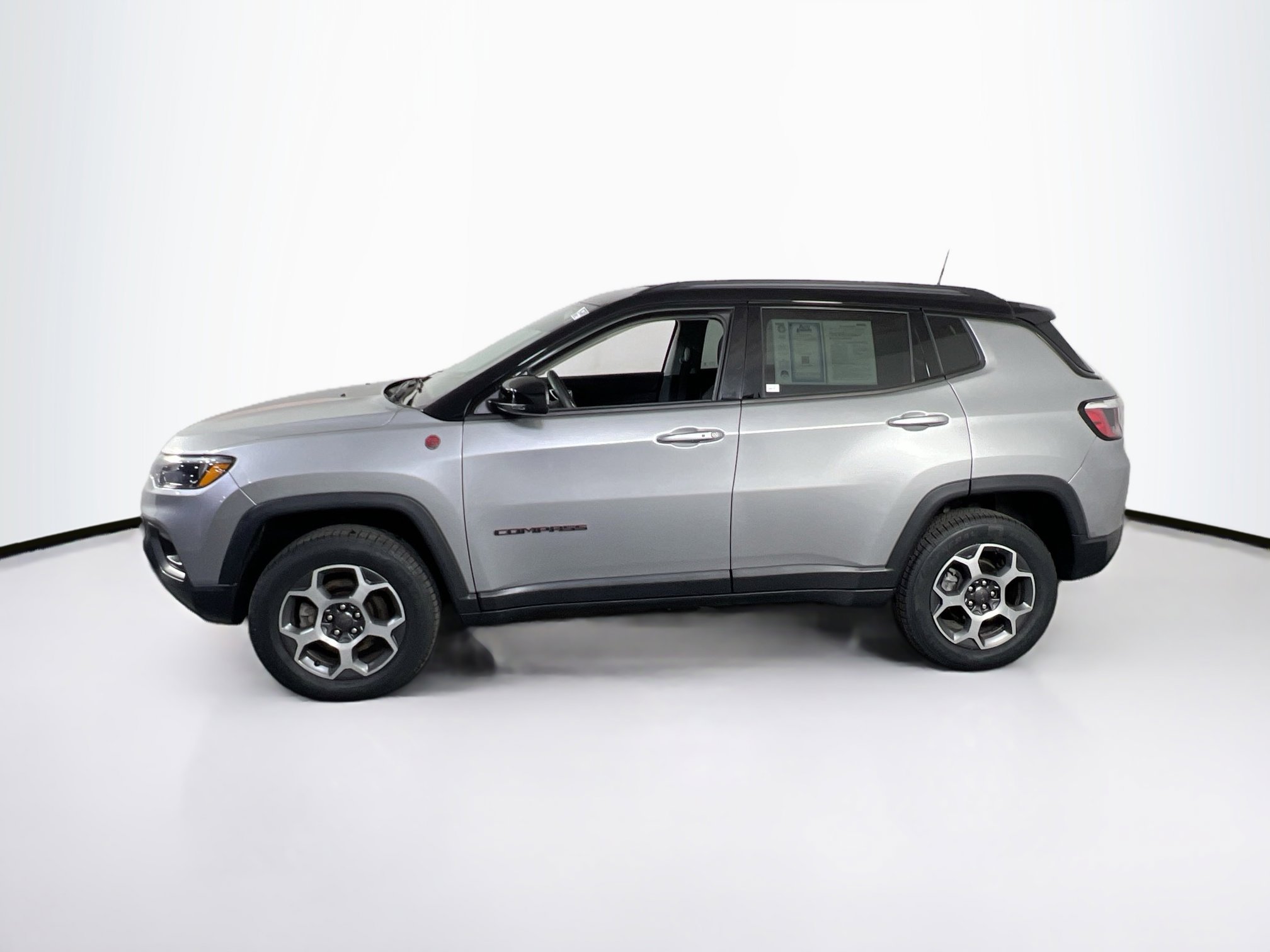 Used 2022 Jeep Compass Trailhawk AWD/4WD image 8