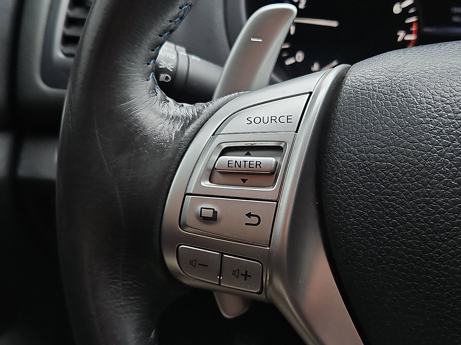 Used 2016 Nissan Altima 2.5 SR w/ LED Appearance Package image 18