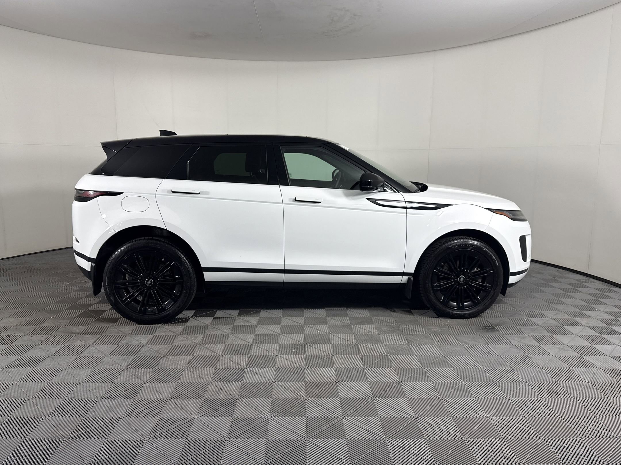Used 2026 Land Rover Range Rover Evoque S AWD/4WD image 9