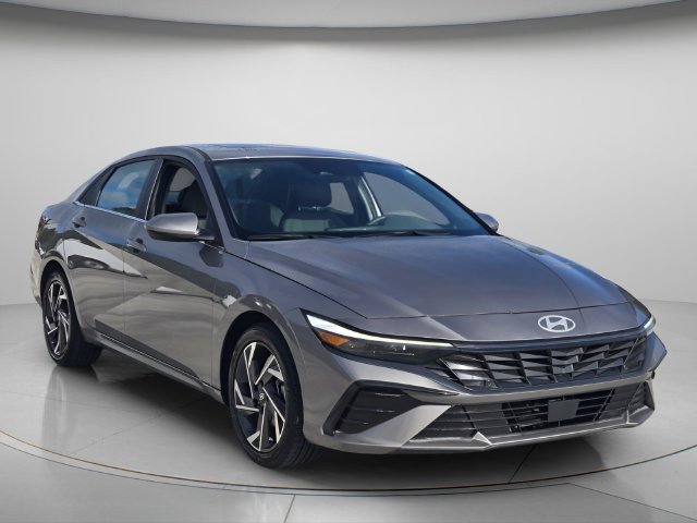 Used 2024 Hyundai Elantra SEL w/ Convenience Package FWD image 8